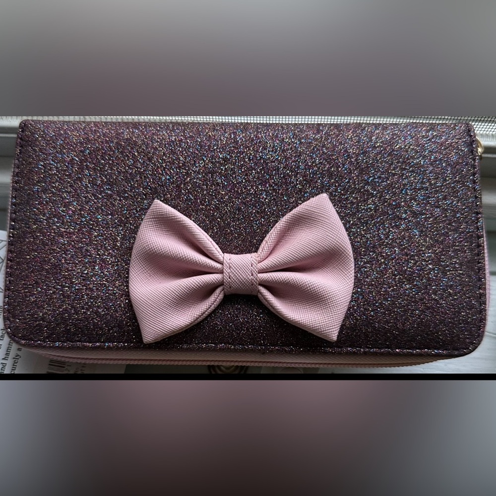 Disney Minnie Mouse Sparkle 💖 wallet with Pink Label